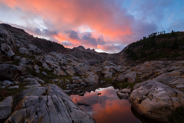Fototapeta premium Sunset at Gothic Basin In the Northern Cascades With Reflection in Tarn