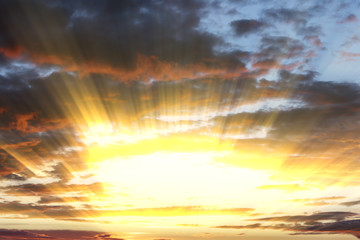 Fototapeta premium Dramatic sun rays and clouds