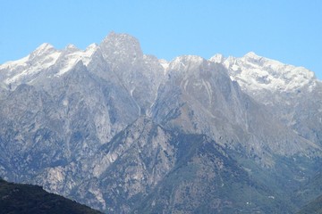Blick vom Comer See zu den Gipfeln der Rätischen Alpen mit Pizzo Badile, Sasso Manduino und Pitto...