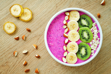 Pitaya banana smoothie bowl