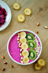 Pitaya banana smoothie bowl