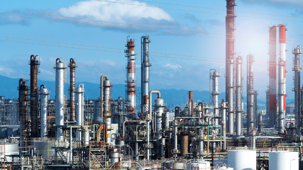 Obraz premium Ropa naftowa i słońce.