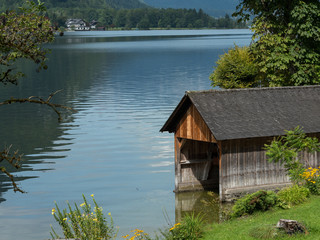 Hallstätter See: Boathouse, lake and garden