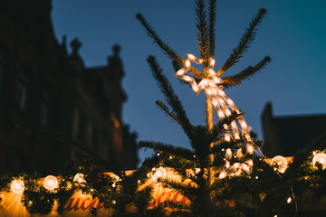 Stern mit Schweif auf dem Weihnachtsmarkt