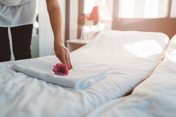 Obraz na płótnie Canvas Hotel maid making a bed