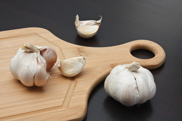 garlic on  kitchen cutting board