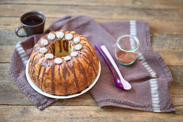 Gugelhupf mit Schokoladen- Glasur