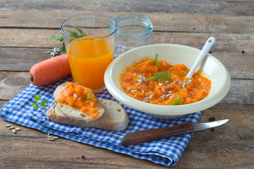 Karotten- Aufstrich mit Sonnenblumen- Kernen