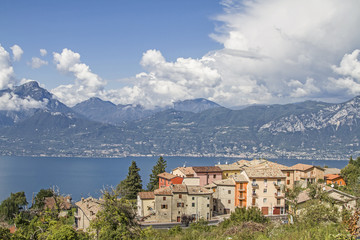 Fototapeta na wymiar Häusergruppe in San Zeno di Montagna