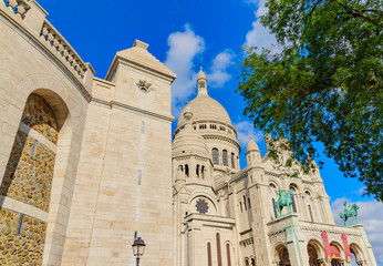 Fototapeta na wymiar Sacred Heart Cathedral in Montmartre district in Paris