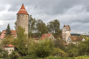 Fototapeta na wymiar Blick auf die historische Altstadt von Dinkelsbühl mit Wachturm und Nördlinger Tor