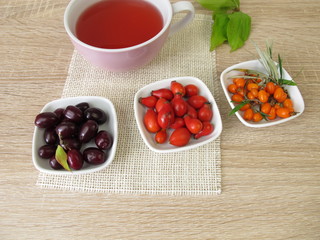 Früchtetee mit Kornelkirsche, Hagebutte und Sanddorn