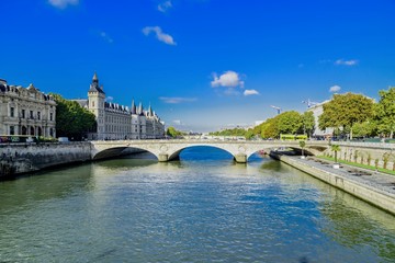 Naklejka premium paris in autumn capital of France