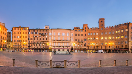 Fototapeta na wymiar Panorama of Piazza del Campo, Siena - Italy