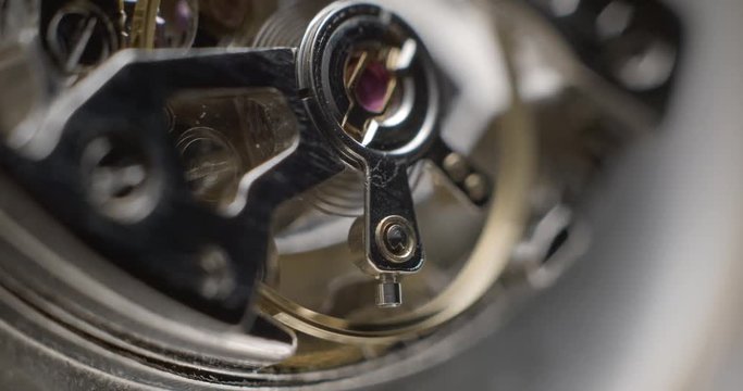 Watch tourbillon rotating macro slowmotion &sbquo;&Auml;&igrave; orginal file&not;&dagger;: 4K DCI, PRO RES 444, 12 bits