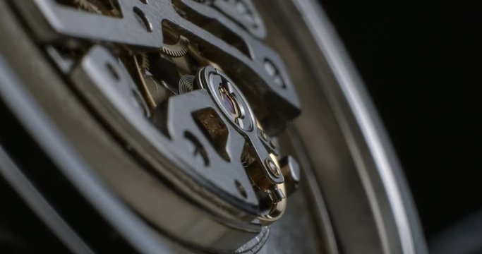Watch tourbillon rotating macro slowmotion &sbquo;&Auml;&igrave; orginal file&not;&dagger;: 4K DCI, PRO RES 444, 12 bits
