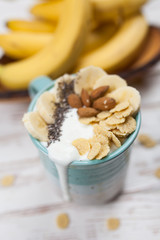 Banana yoghurt with seeds and cornflakes