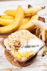 Banana yoghurt with seeds and cornflakes