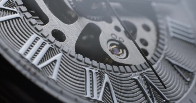 Watch tourbillon rotating macro slowmotion &sbquo;&Auml;&igrave; orginal file&not;&dagger;: 4K DCI, PRO RES 444, 12 bits