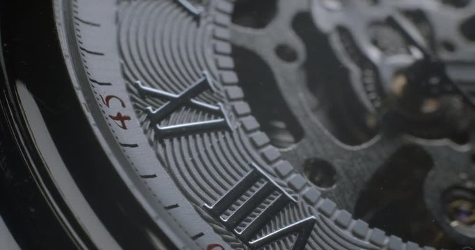 Watch tourbillon rotating macro slowmotion &sbquo;&Auml;&igrave; orginal file&not;&dagger;: 4K DCI, PRO RES 444, 12 bits