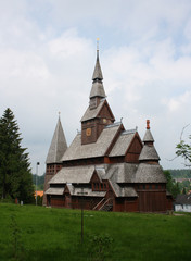 Fototapeta na wymiar historische Stabkirche aus Holz in Hahnenklee, Goslar, Harz