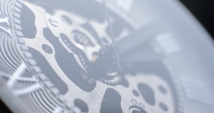Watch tourbillon rotating macro slowmotion &sbquo;&Auml;&igrave; orginal file&not;&dagger;: 4K DCI, PRO RES 444, 12 bits