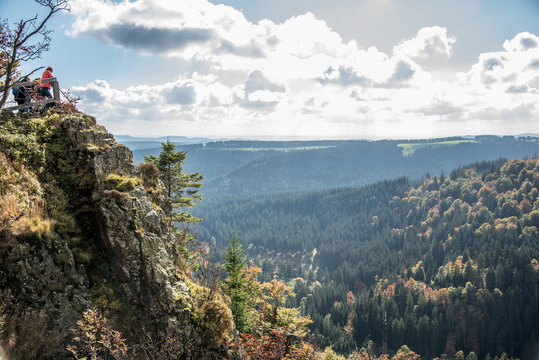 Blick von der Hahnenkleeklippe im Oberharz nahe Braunlage