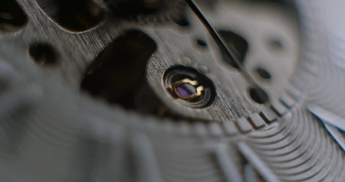 Watch tourbillon rotating macro slowmotion &sbquo;&Auml;&igrave; orginal file&not;&dagger;: 4K DCI, PRO RES 444, 12 bits