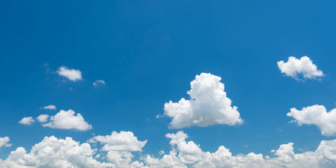 Fototapeta na wymiar Wonderful blue sky and white clouds panorama