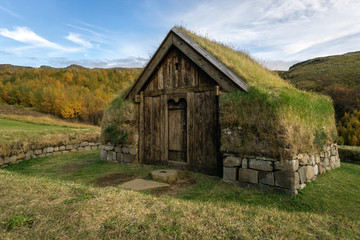 Fototapeta na wymiar Turf home in Icelande