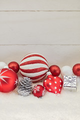 Weihnachten mit Dekoration und Holz Hintergrund