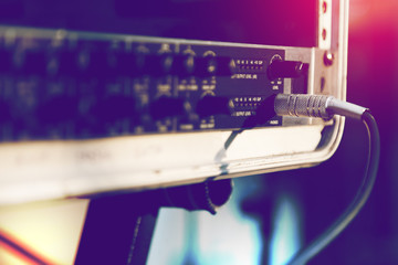 Concepto de sonido y mezcla.
Equipamiento de grabacion y produccion musical.
Detalle de cable...