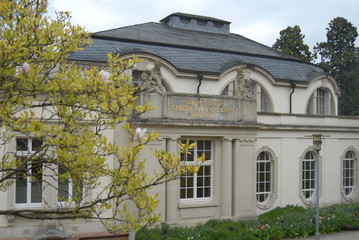Badenweiler, Frühling, Kurort, Grandhotel, Jugendstil, Architektur, Blüten, Kirche, church, Germany, wellness, spa, Blumen, Beet, Kurort, Tschechow, Quelle, Heilwasser, Radonquelle, Heilwasser