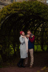 Obraz premium Beautiful pair of lovers walking in the autumn Park