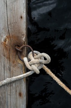 Rope Knot to Secure Boat to Dock