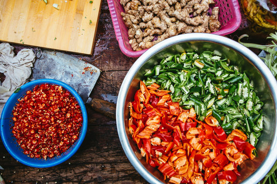 Cut into pieces of pepper