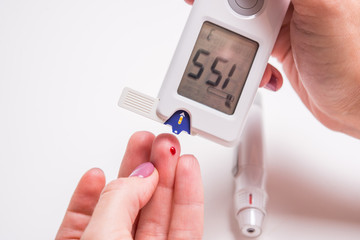 .Measurement of glucose level at home by a personal glucometer, diagnosis of diabetes mellitus