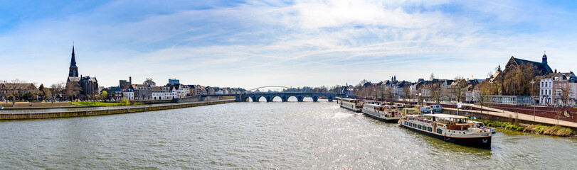 Naklejka na ściany i meble Maastricht von der Brücke über der Maas (30MP)