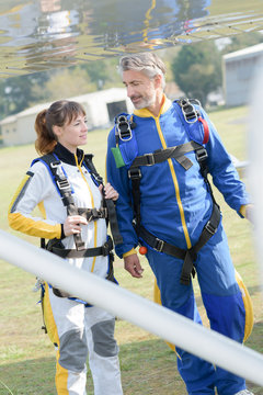 trainne and teacher skydivers getting in the plane