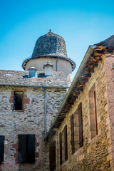 Dans les rues de Conques en Rouergue
