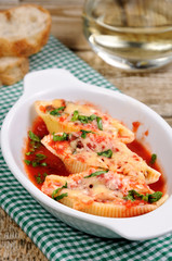 pasta conchiglioni shells stuffed meat mince