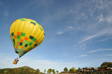 Fototapeta premium Vol du Puy d'Ysson aux Pradeaux