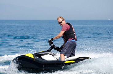 Obraz premium Man playing on a jet ski