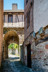 Obraz premium Dans les rues de Conques en Rouergue