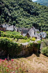 Dans les rues de Conques en Rouergue