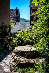 Dans les rues de Conques en Rouergue