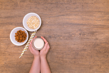 Alternative vegan milk recipe: almond, oat, source of fat and protein