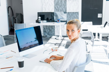 Obraz premium Elegant office worker