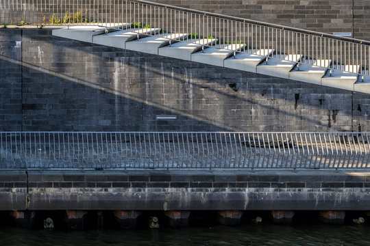 Treppe an der Elbe