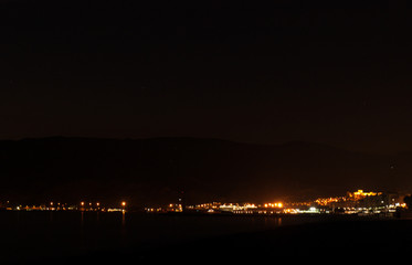 Fototapeta premium noche de ciudad costera